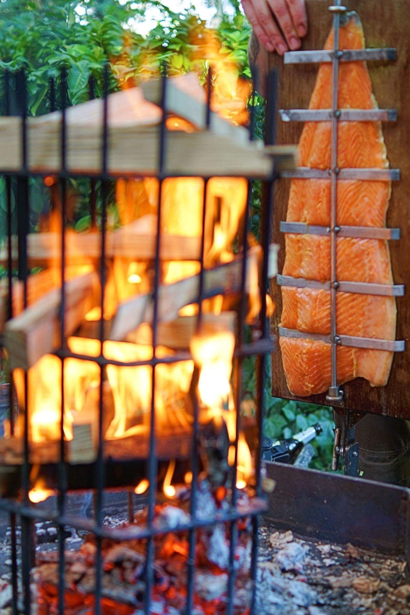 Lachsfilet frisch - ganze Seite -ideal für Flammlachs - Fischveredelung Nordhauser Mühle